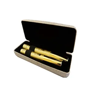 Thickening and Lengthening Black Mascara with Natural Fibres in Gold Display Case
